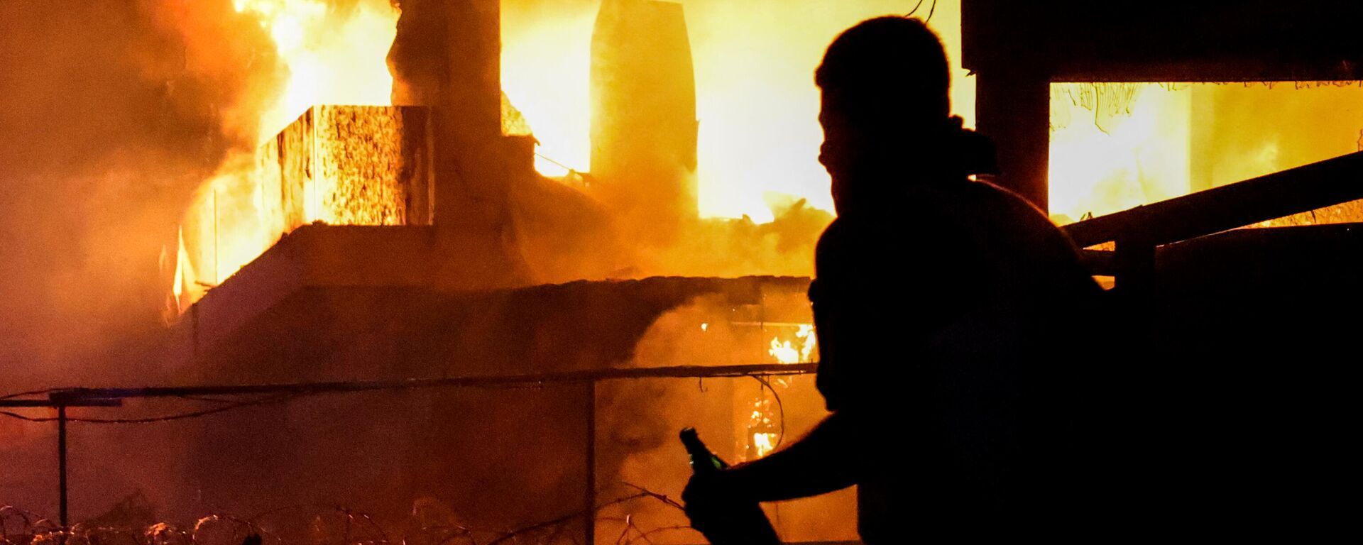 أنباء عن استهداف قيادي لدى "حزب الله" بغارة إسرائيلية... صور وفيديو