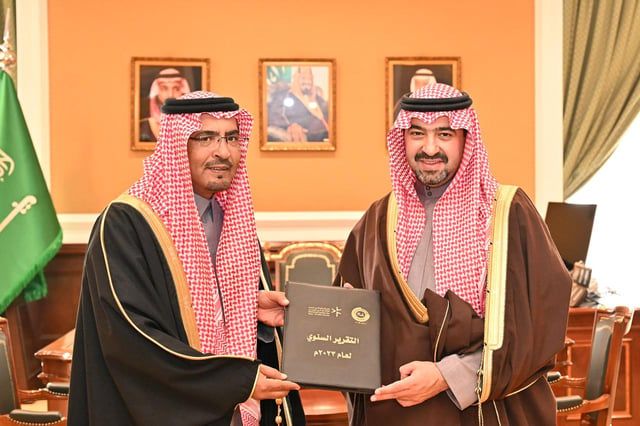 "خالد بن سعود" يستعرض تقريرًا عن أنشطة وبرامج "رعاية الأيتام" في تبوك
