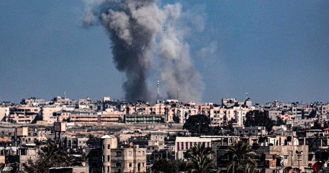 إعلام فلسطيني: جيش الاحتلال تقصف رفح برا وبحرا وجوا