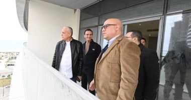 وزير الإسكان يتجول بالمنطقة الشاطئية وكمبوند "مزارين" بمدينة العلمين الجديدة