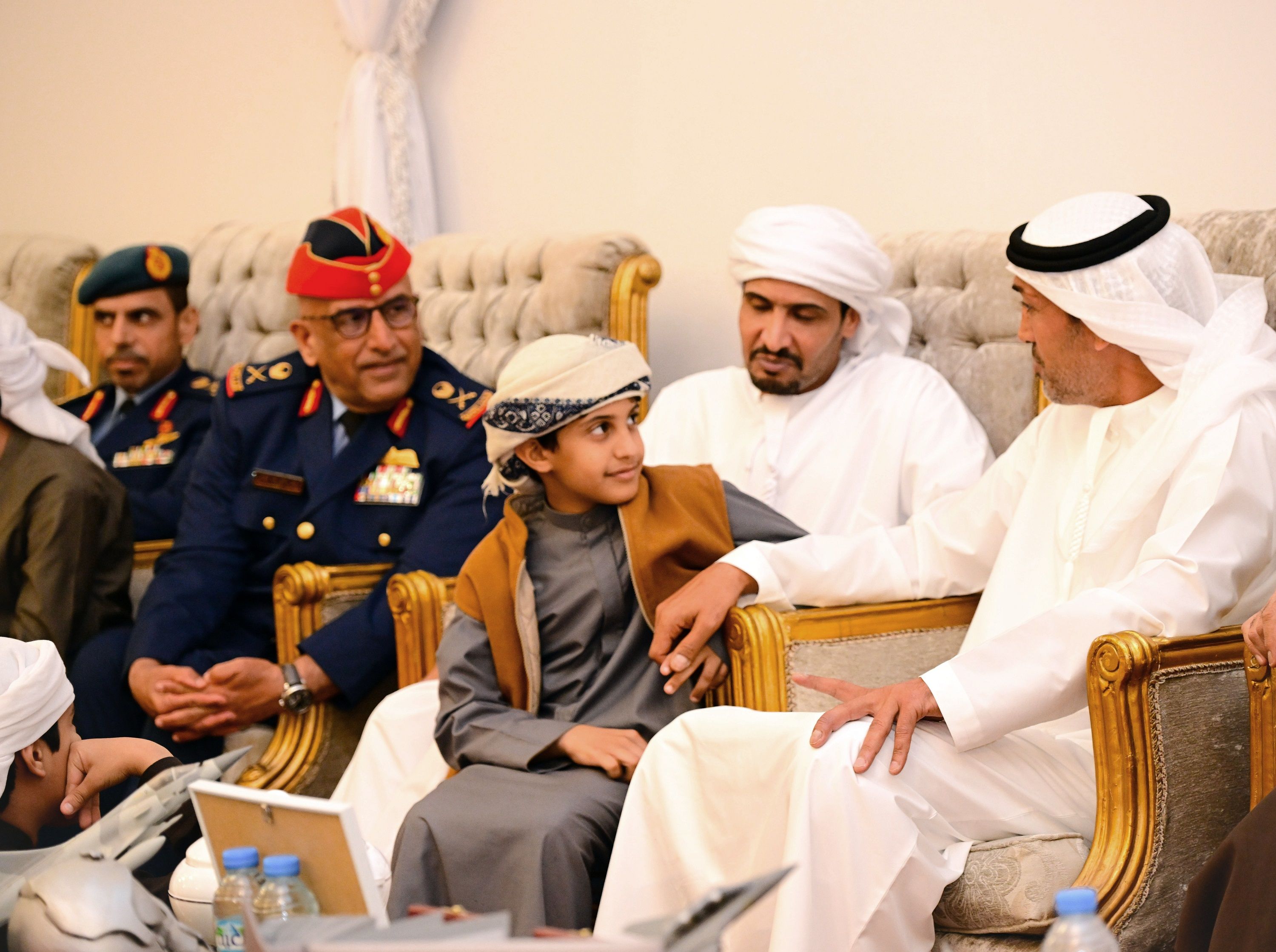 الامارات | وزير الدولة لشؤون الدفاع يقدم واجب العزاء في شهداء الوطن