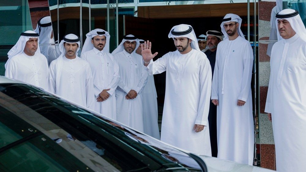 حمدان بن محمد في مقدمة مستقبلي رئيس مجلس الوزراء القطري