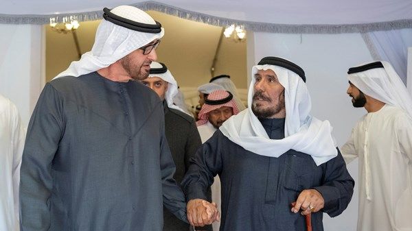 رئيس الدولة يقدم واجب العزاء في الشهيد محمد المنصوري