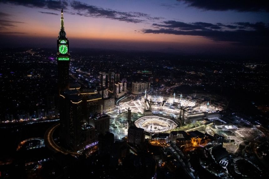 وزير الحج يبحث تيسير وصول ضيوف الرحمن مع مسؤولين بالحكومة الإماراتية