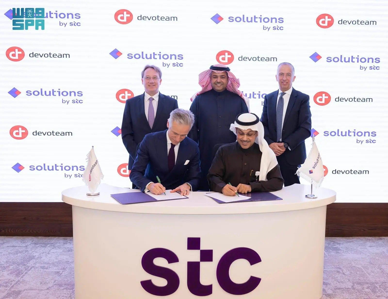 “solutions by stc” توقع مذكرة تفاهم مع “Devoteam Group” العالمية للتعاون في فرص الاستثمار الإقليمية والعالمية