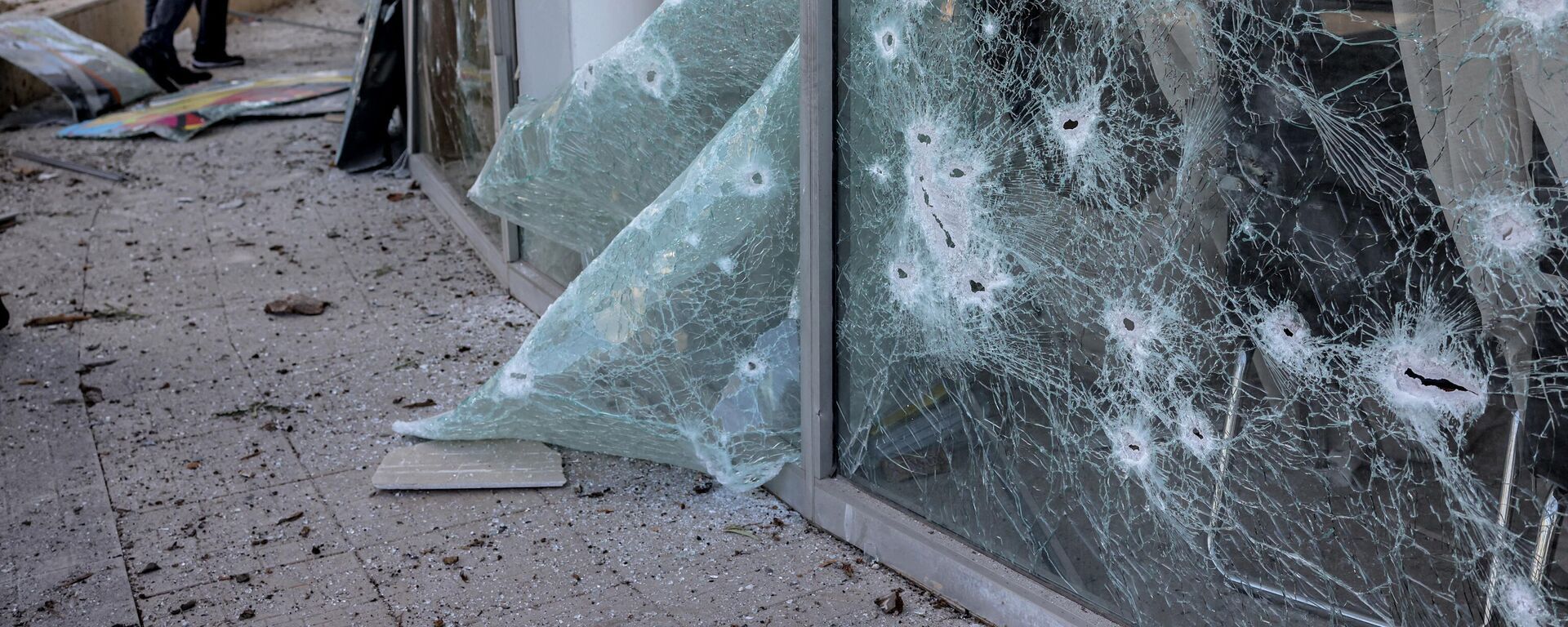 الجيش الإسرائيلي يعلن قصف سيارة تقل عناصر من حزب الله في منطقة مارون الراس جنوبي لبنان