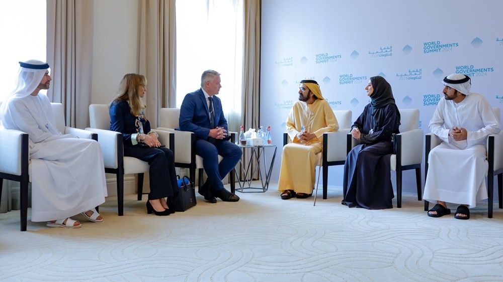 محمد بن راشد يلتقي أمين عام منظمة التعاون والتنمية الاقتصادية