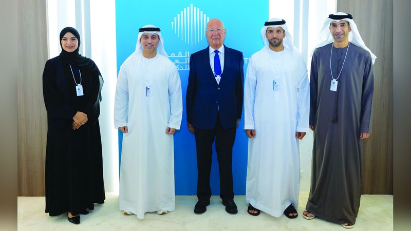 الامارات | كلاوس شواب يشيد بدور الإمارات في تحسين حياة الشعوب وتعزيز السلام العالمي