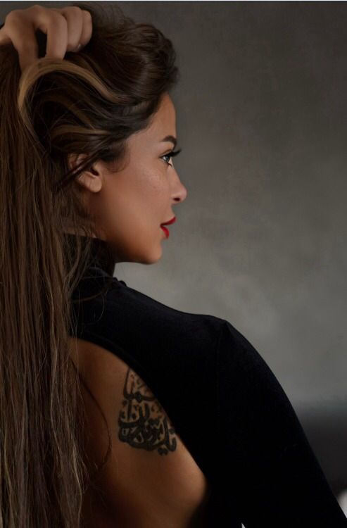 ريم مصطفى تتألق في أحدث جلسة تصوير بالأسود