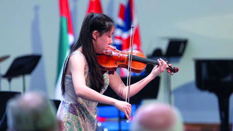 الامارات | «معجزة الكمان» تعزف بصحبة موسيقيي الإمارات الشباب