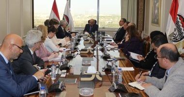 ‫‬ وزيرا قطاع الأعمال والنقل يبحثان مع وفد المفوضية الأوروبية سبل التعاون.. صور