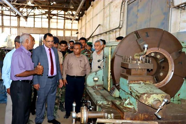 الوزير السقطري يتفقد إعادة تأهيل مرافق هيئة مصائد خليج عدن