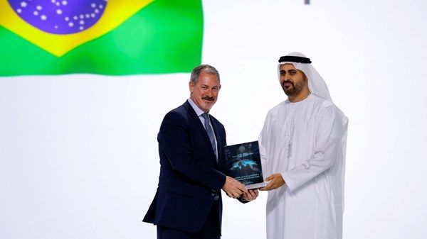 بحضور محمد بن راشد.. ذياب بن محمد بن زايد يُكرم الفائزين بجائزة التميز الحكومي العالمي