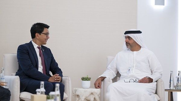 حامد بن زايد يلتقي رئيس مدغشقر