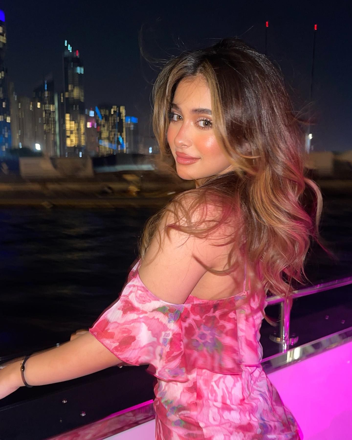 شاهد لانا العقيل تثير الجدل بإطلالة جذّابة