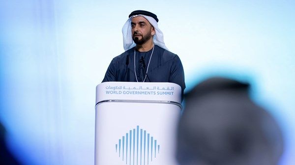 سيف بن زايد: «الإمارات راسخة الجذور.. وبرؤية القيادة الرشيدة نعيش في القمة والعزة والكرامة»