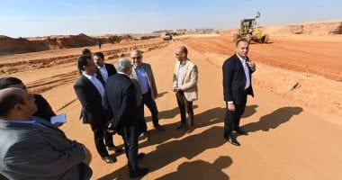 وزير الإسكان يتفقد الطرق بالتجمع السادس "مثلث الأمل سابقاً" بالقاهرة الجديدة