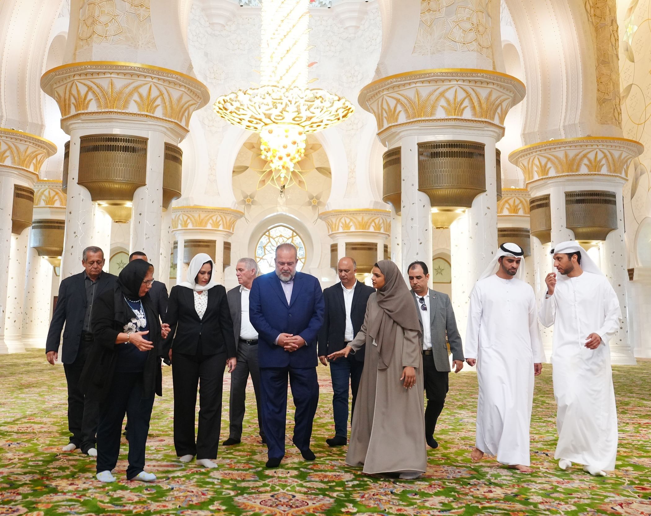 الامارات | رئيس وزراء كوبا يزور جامع الشيخ زايد الكبير