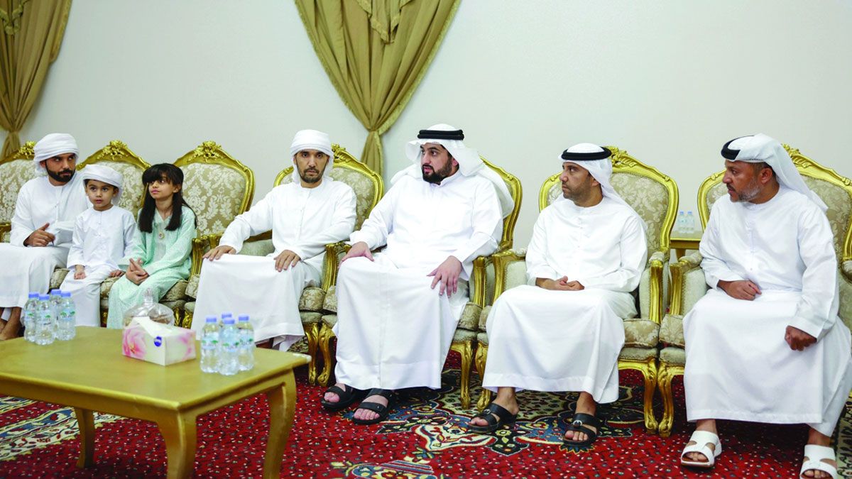 الامارات | أحمد بن محمد يُقدّم واجب العزاء في شهيدي الوطن سليمان الشحي وخليفة البلوشي