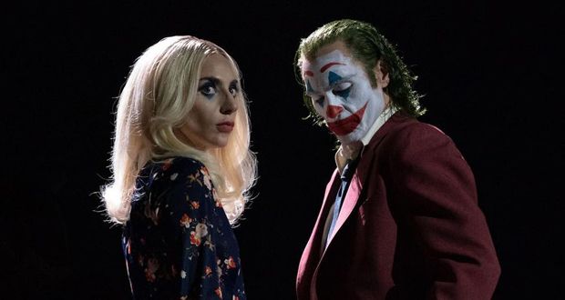 الصور الأولى لـ يواكين فينيكس وليدي غاغا من “الجوكر”