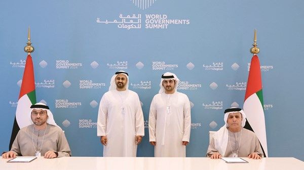 مكتوم بن محمد وذياب بن محمد بن زايد يشهدان توقيع تفاهم بين «طرق دبي» و«الاتحاد للقطارات»