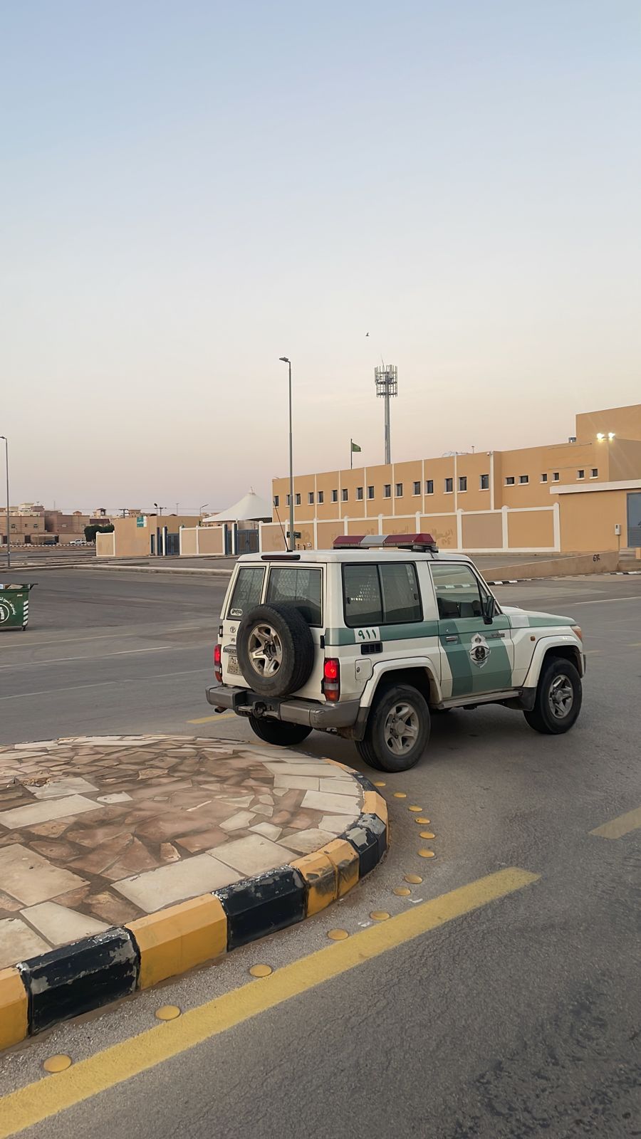 في أول أيام الاختبارات.. تَواجد ميداني بالطرق والتقاطعات وقرب المدارس لـ"مرور شقراء"