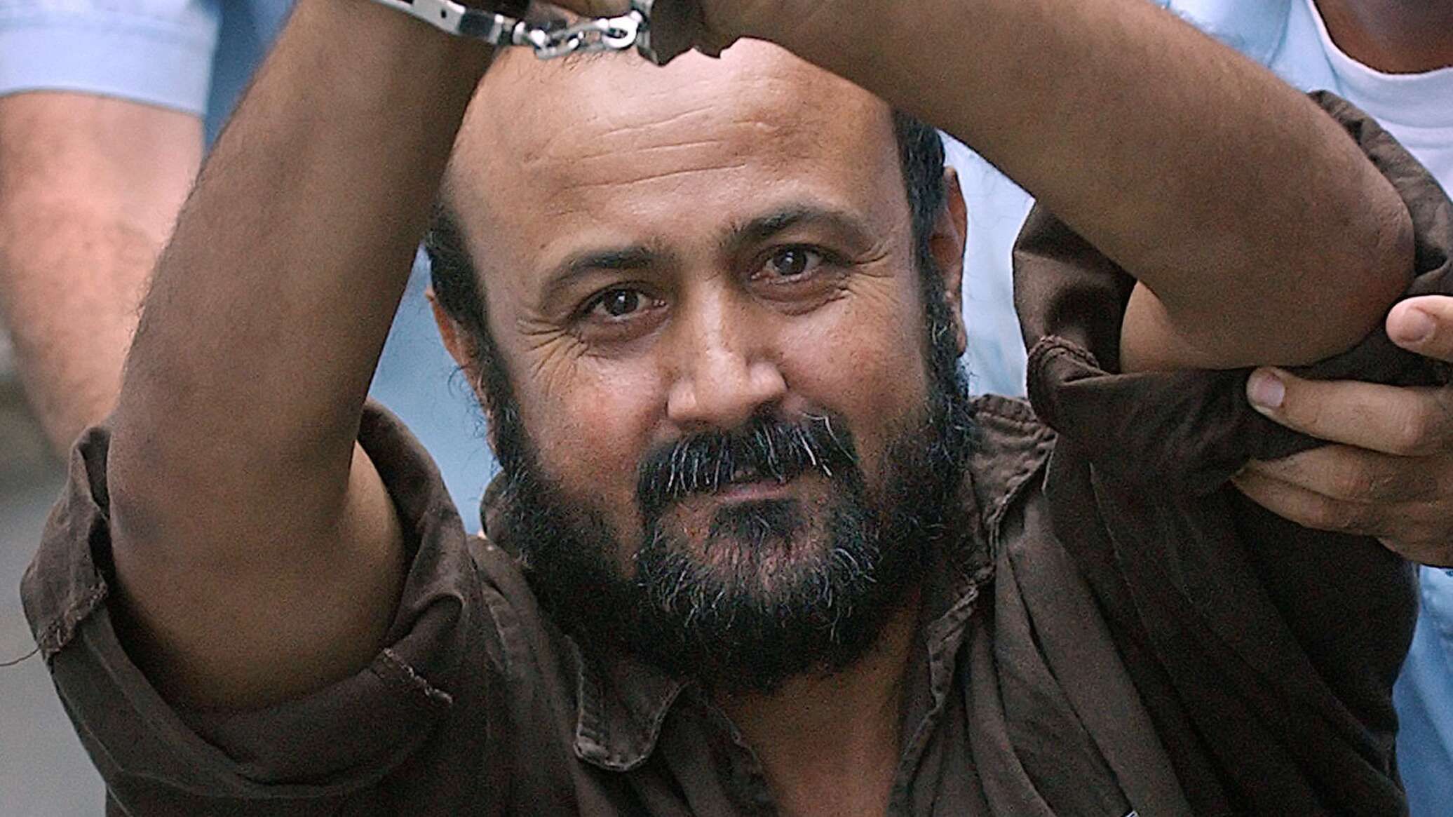 بزعم تحريضه للقيام بـ "انتفاضة فلسطينية"... إسرائيل تنقل مروان البرغوثي من سجن عوفر إلى عزل انفرادي