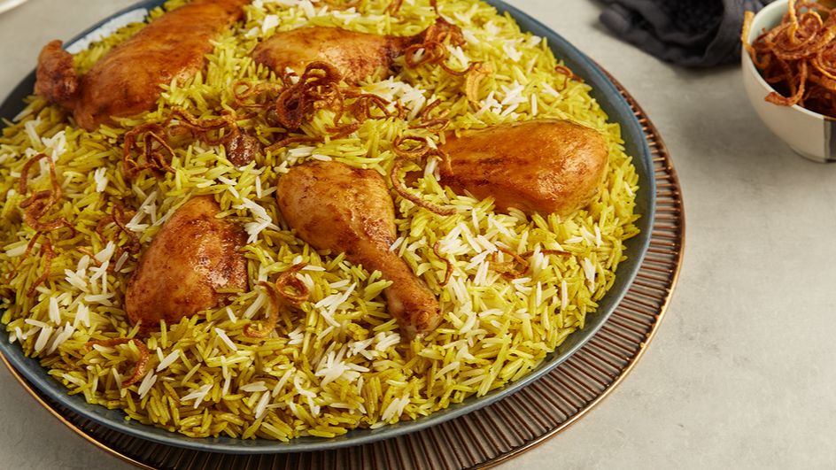 الامارات | بعد أن صعد فوق الجسر.. تراجع عن الإنتحار لأجل طبق "برياني"