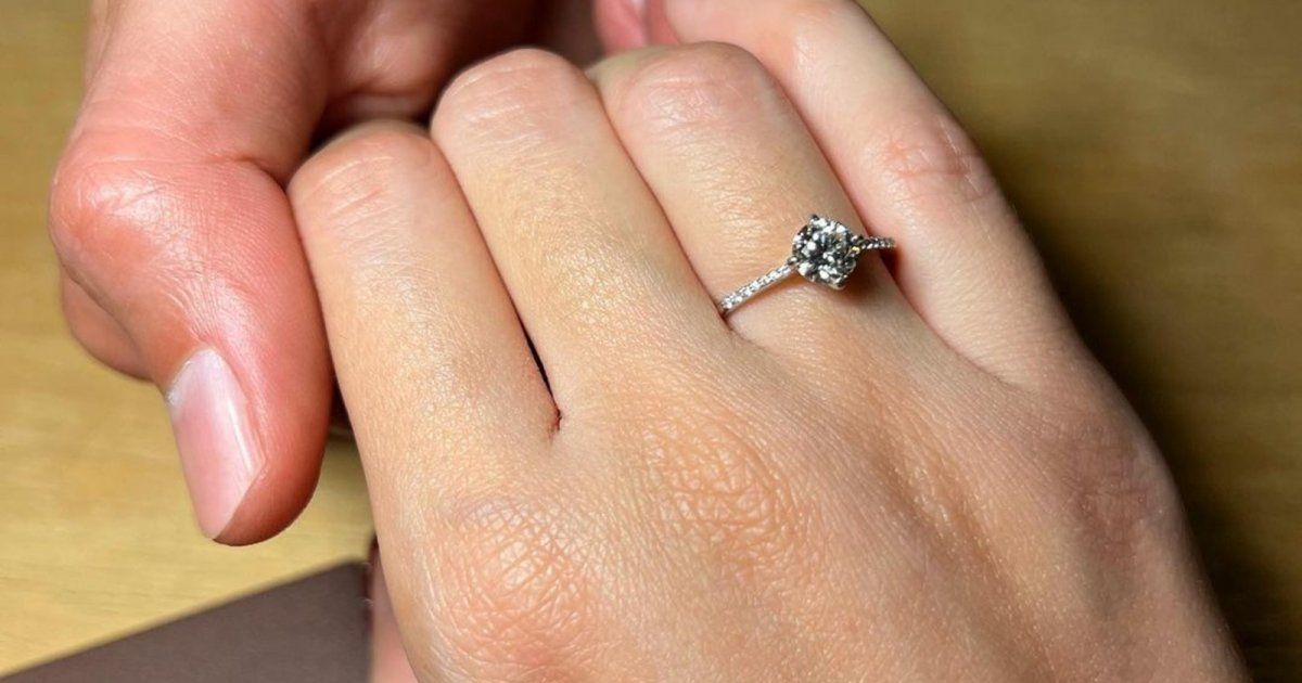 ممثلة لبنانية تعلن خطوبتها.. هكذا طلب حبيبها يدها في البرازيل - بالصور