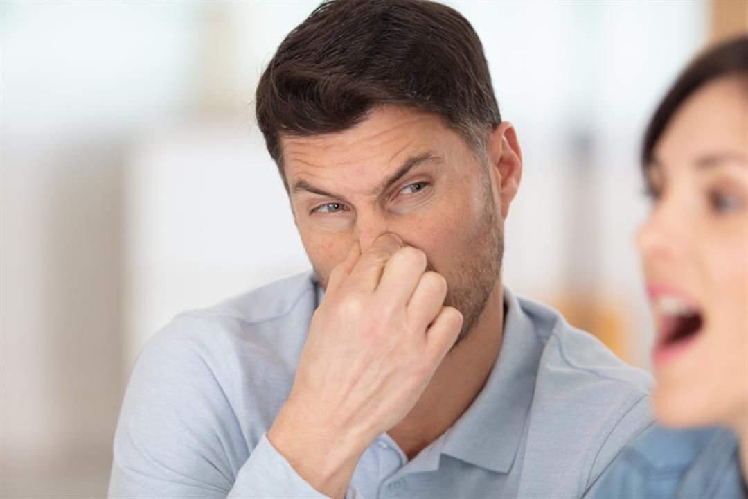 4 أسباب لرائحة الفم الكريهة وطرق فعالة للتخلص منها