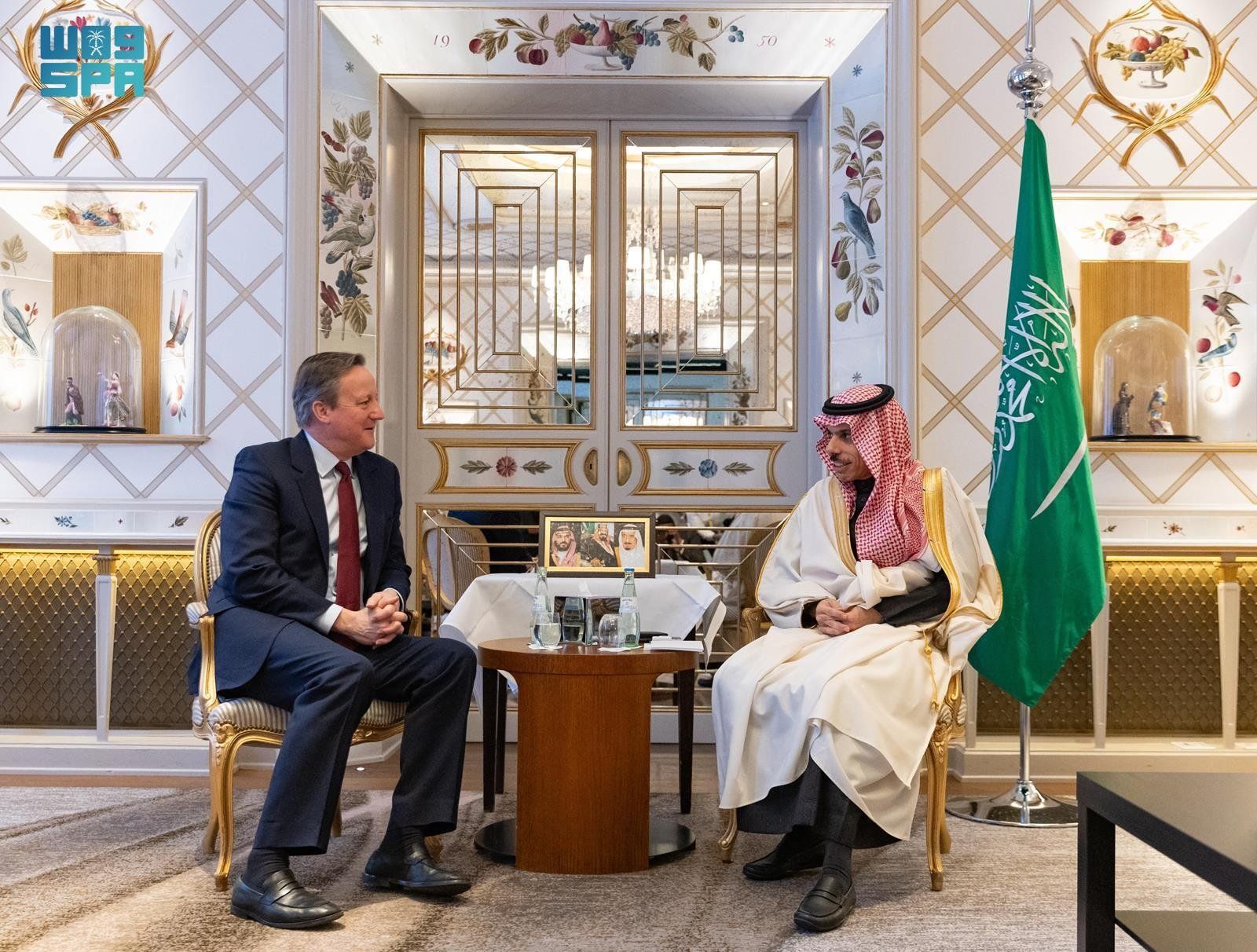 السعودية | وزير الخارجية يلتقي وزير الخارجية البريطاني