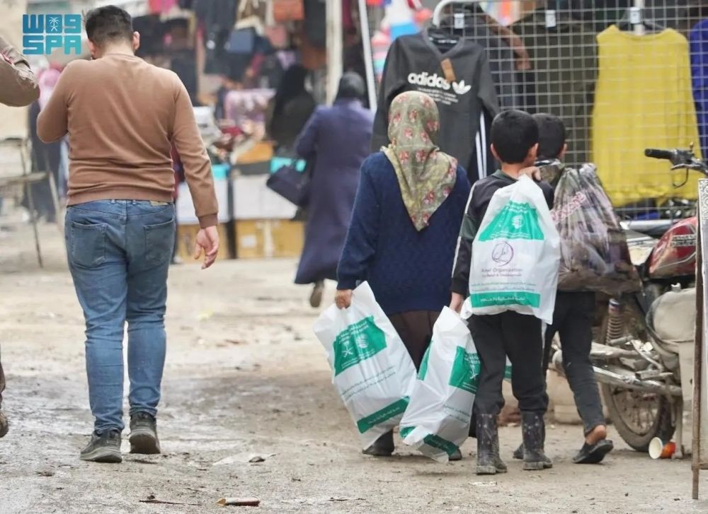 "الملك سلمان للإغاثة" يوزع قسائم شرائية على الأسر المتضررة من زلزال سوريا