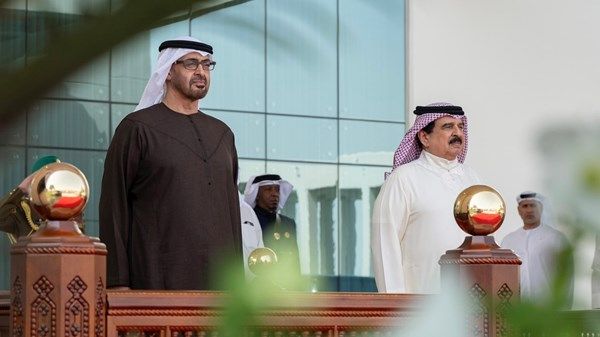 رئيس الدولة خلال لقاء مع ملك البحرين: ناقشنا مختلف أوجه العلاقات الأخوية
