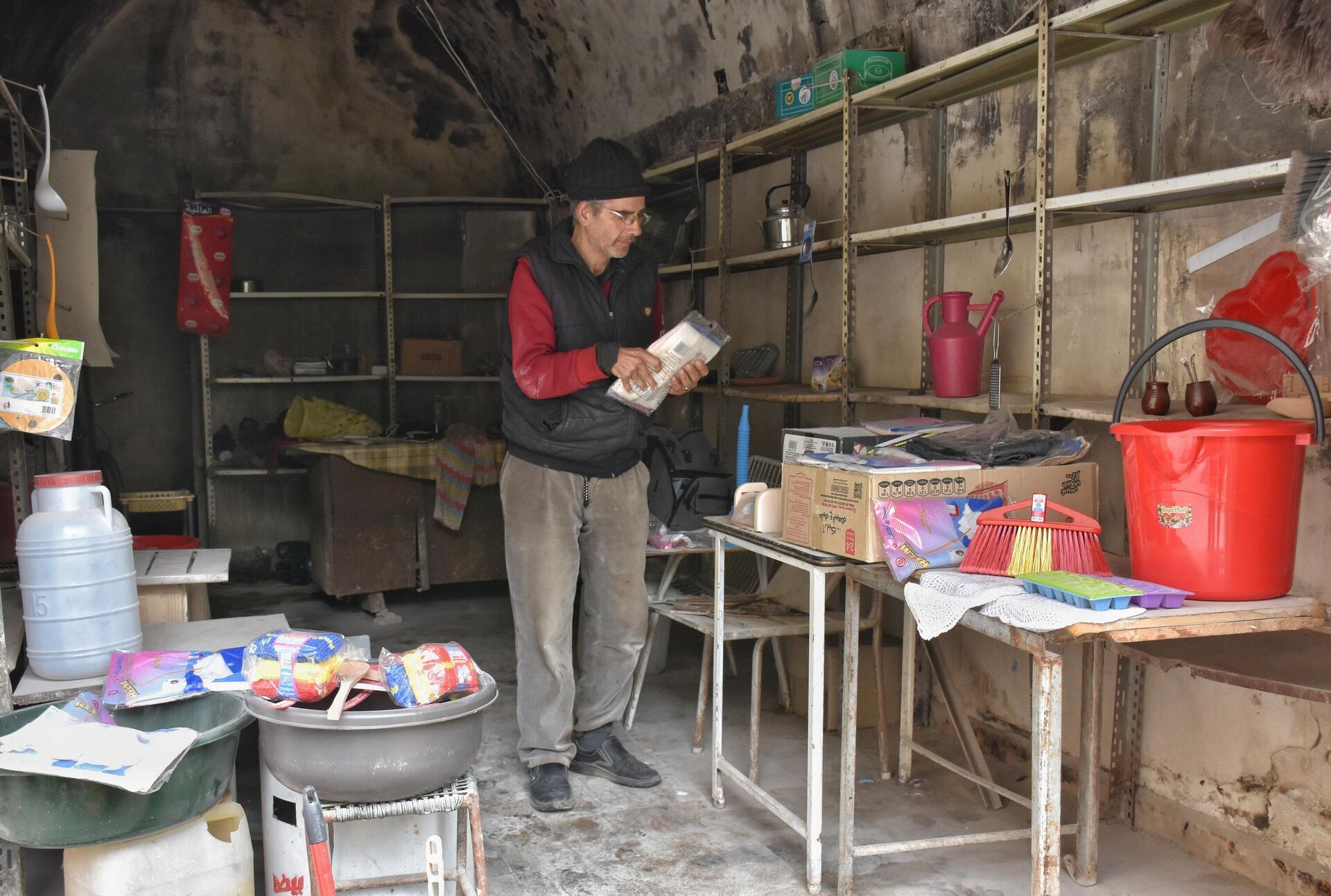 سامر بادنجكي... مواطن حلبي يشبه مدينته... فيديو