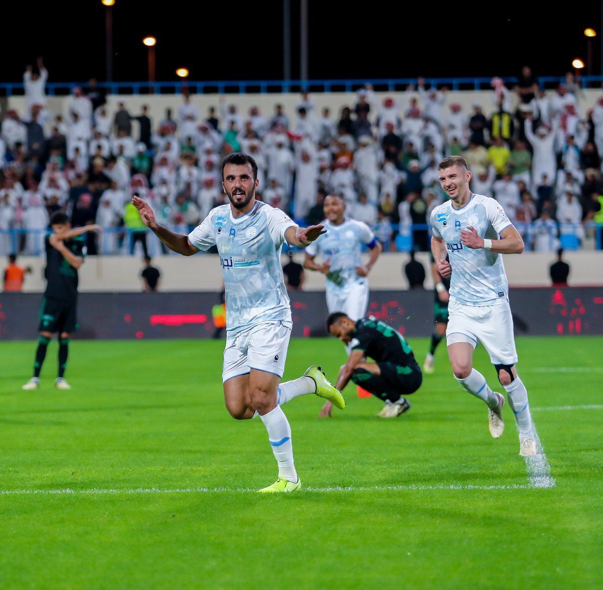 دوري روشن للمحترفين: الأخدود يفجّرها ويعرقل الأهلي ويخطف النقاط الثلاث