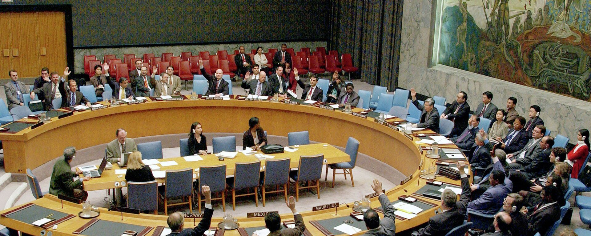 وزير الاقتصاد اللبناني: انجراف المنطقة لحرب شاملة يعيدنا إلى العصر الحجري