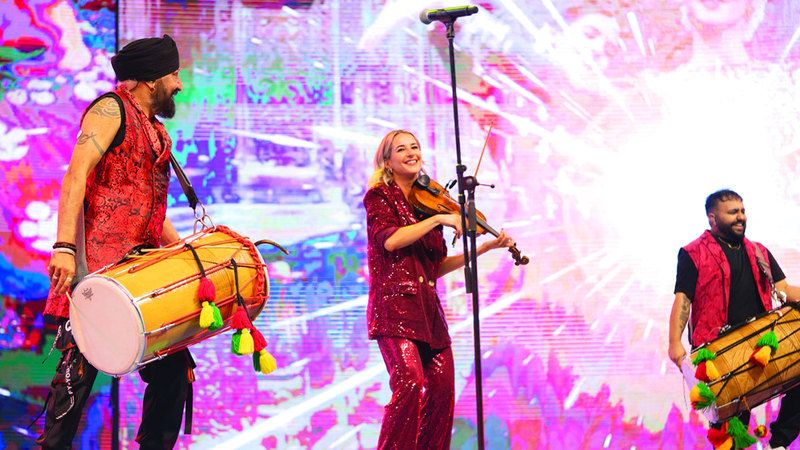 الامارات | طبول «دول فاونديشن» الصاخبة في القرية العالمية