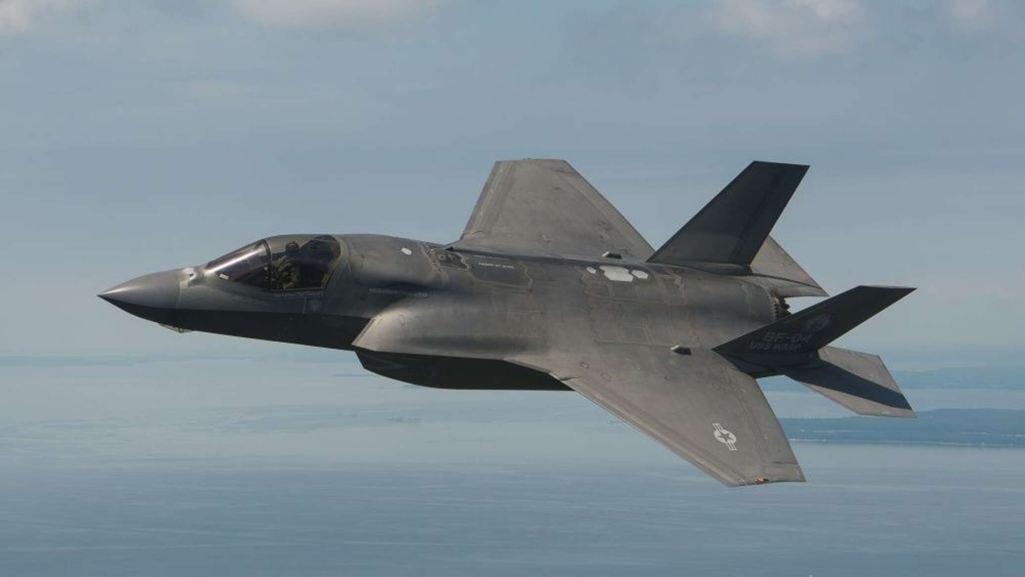 الجيش الإسرائيلي يعلن قصف بنى تحتية لـ"حزب الله" ومستودع أسلحة للجيش السوري