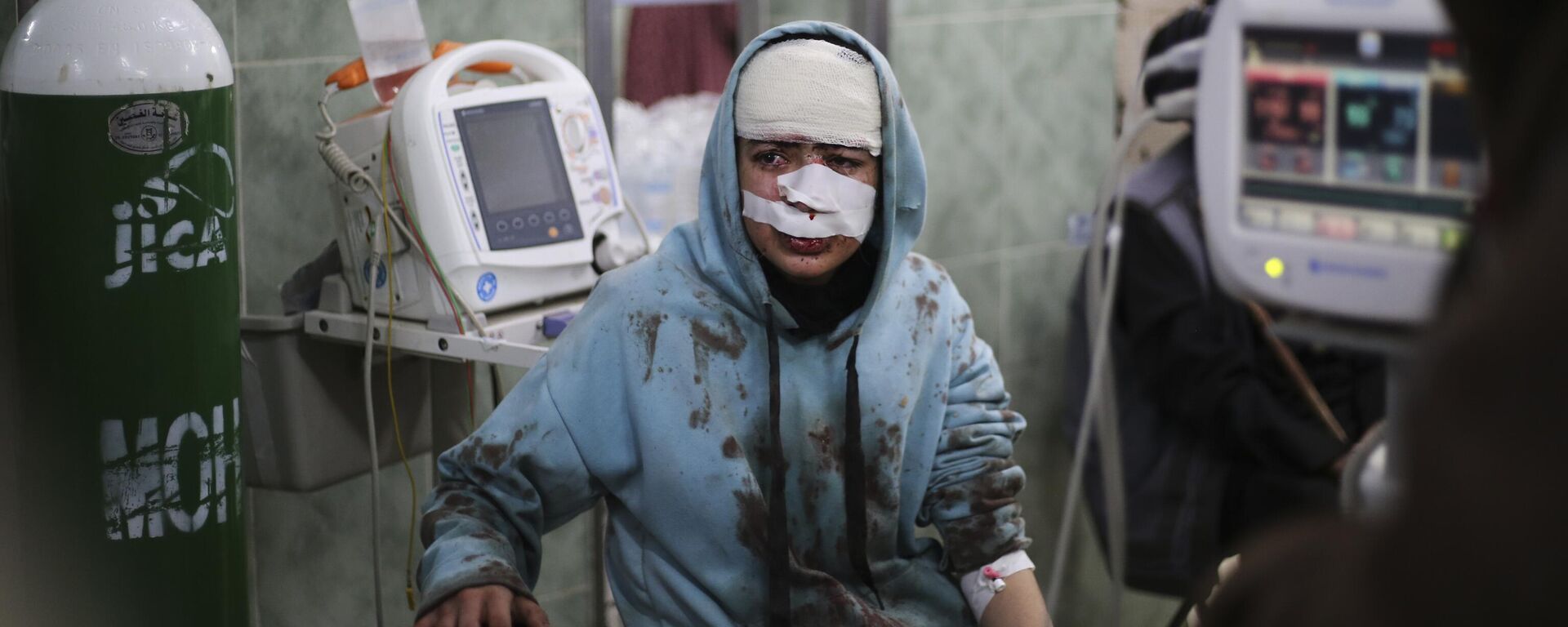 الجيش الإسرائيلي يعلن اعتقال 100 شخص داخل مجمع "ناصر" الطبي في خان يونس