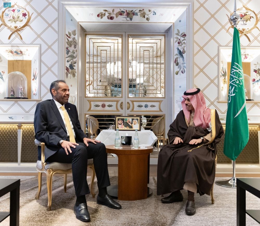 وزير الخارجية يبحث سبل تعزيز العلاقات مع نظيره الكويتي