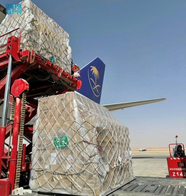 السعودية | وصول الطائرة الإغاثية السعودية السادسة التي يسيرها مركز الملك سلمان للإغاثة تحمل مساعدات المملكة للشعب الأوكراني
