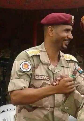 شاهد بالفيديو.. قصة الشهيد الرائد لقمان بابكر الذي اتصل بأهله ودفعته وأخبرهم بموعد استشهاده وقاد بعدها أخطر عملية إمداد للجيش حقق فيها نصراً عظيماً ثم استشهد.. وشاعر يرثيه بأبيات مؤثرة