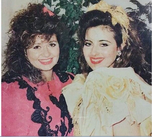 جميلة مثل أختها وتشببها للغاية … تعرفوا إلى لمياء شقيقة ليلى علوي !