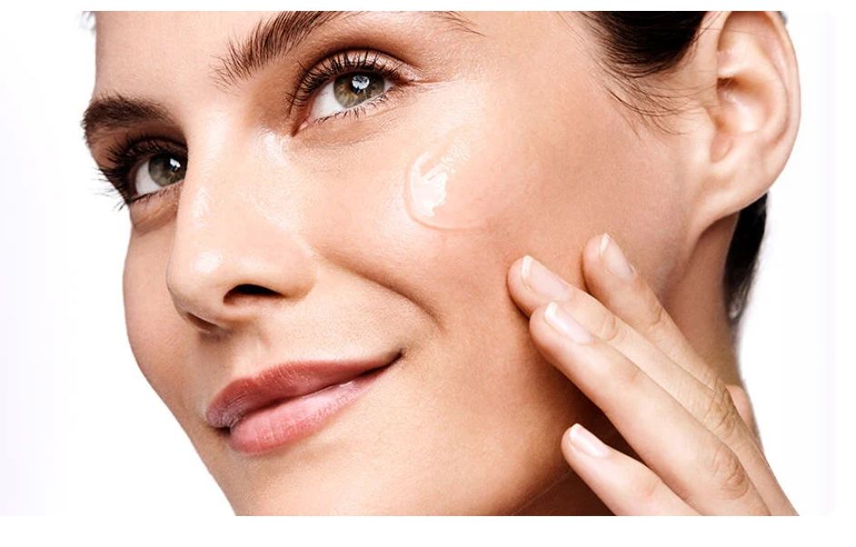 وداعًا للبشرة الجافة في الشتاء! إليك نصائح خبراء التجميل للعناية ببشرتك