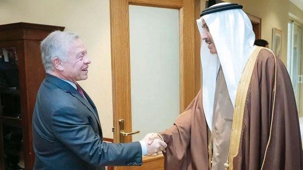 عبد الله الثاني يستقبل صقر غباش