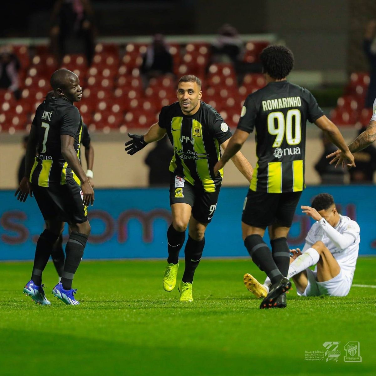 حمد الله يتفوق على كريم بنزيما في التهديف