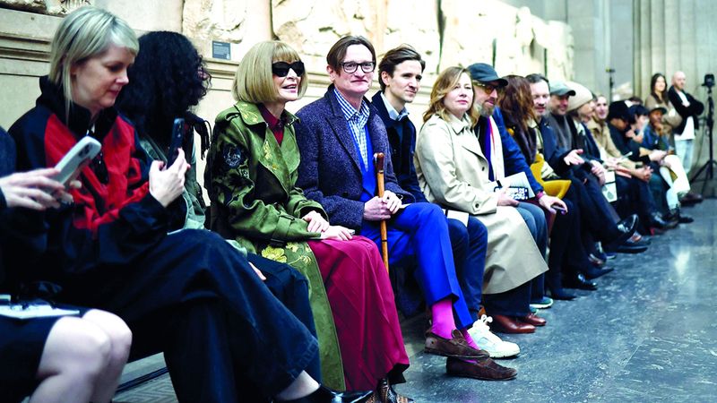 الامارات | عرض الأزياء  في لندن.. والغضب بأثينا