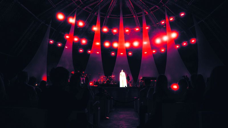 الامارات | أليشيا كيز: سعيدة بالغناء في «ليالي السعديات»