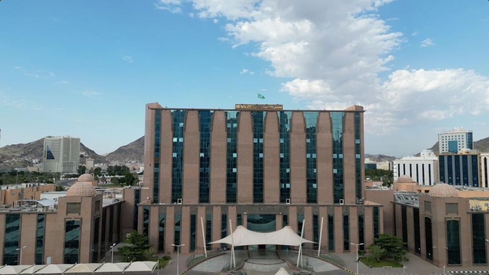 إنقاذ حياة خمسيني باستئصال القولون إثر انسداد زائف بمكة
