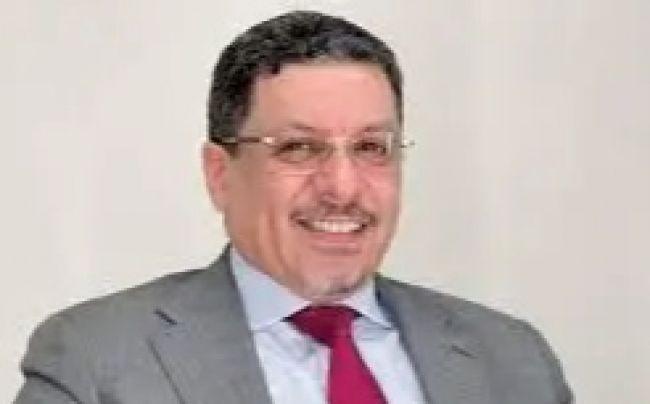 بن مبارك يقرر استئجار باخرة لتوليد الكهرباء صيفاً بعدمغ